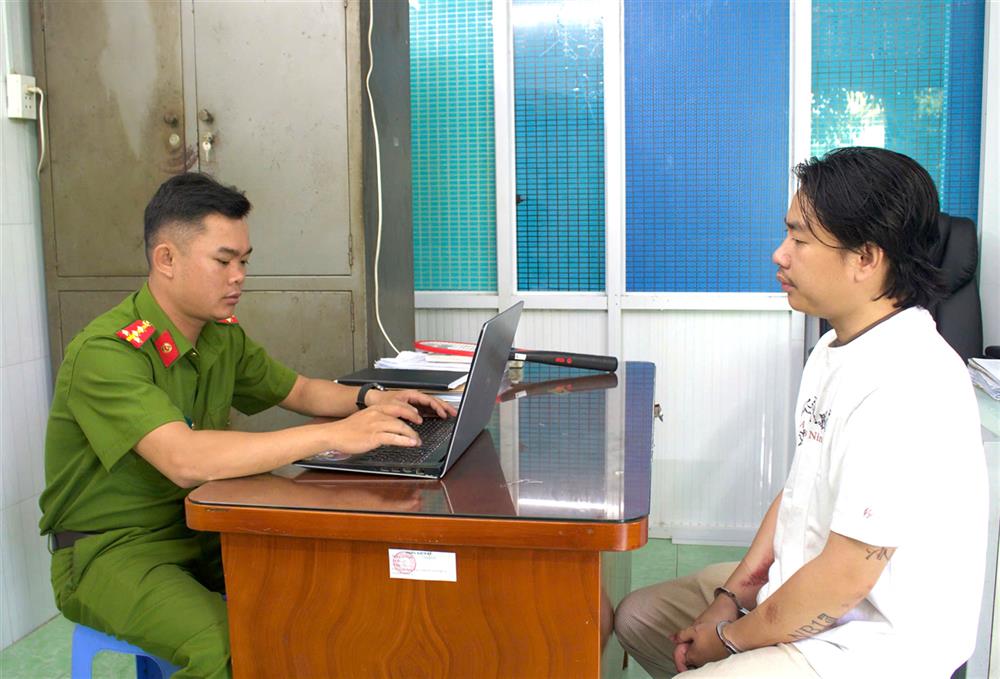 Cơ quan Cảnh sát điều tra Công an TP. Hồ Chí Minh lấy lời khai của Nguyễn Bảo Hoàng.