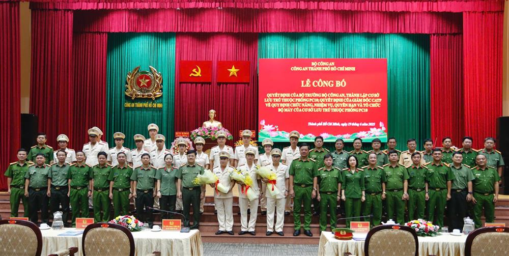 Các đại biểu dự Lễ công bố. 