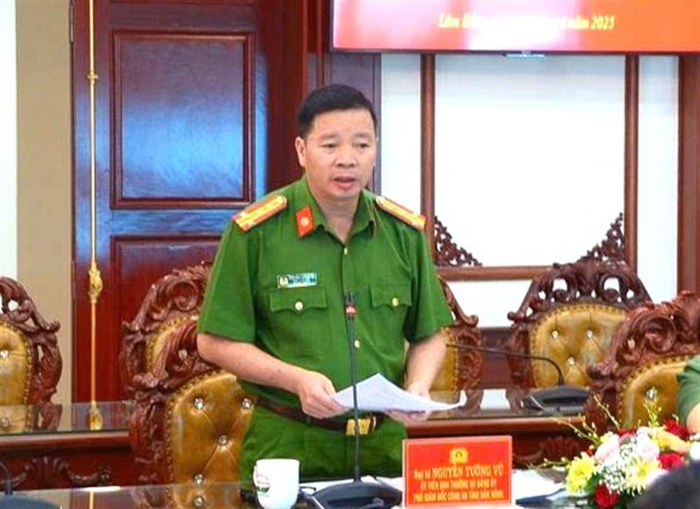 Đại tá Nguyễn Tường Vũ, Phó Giám đốc Công an tỉnh Đắk Nông phát biểu tại buổi làm việc.