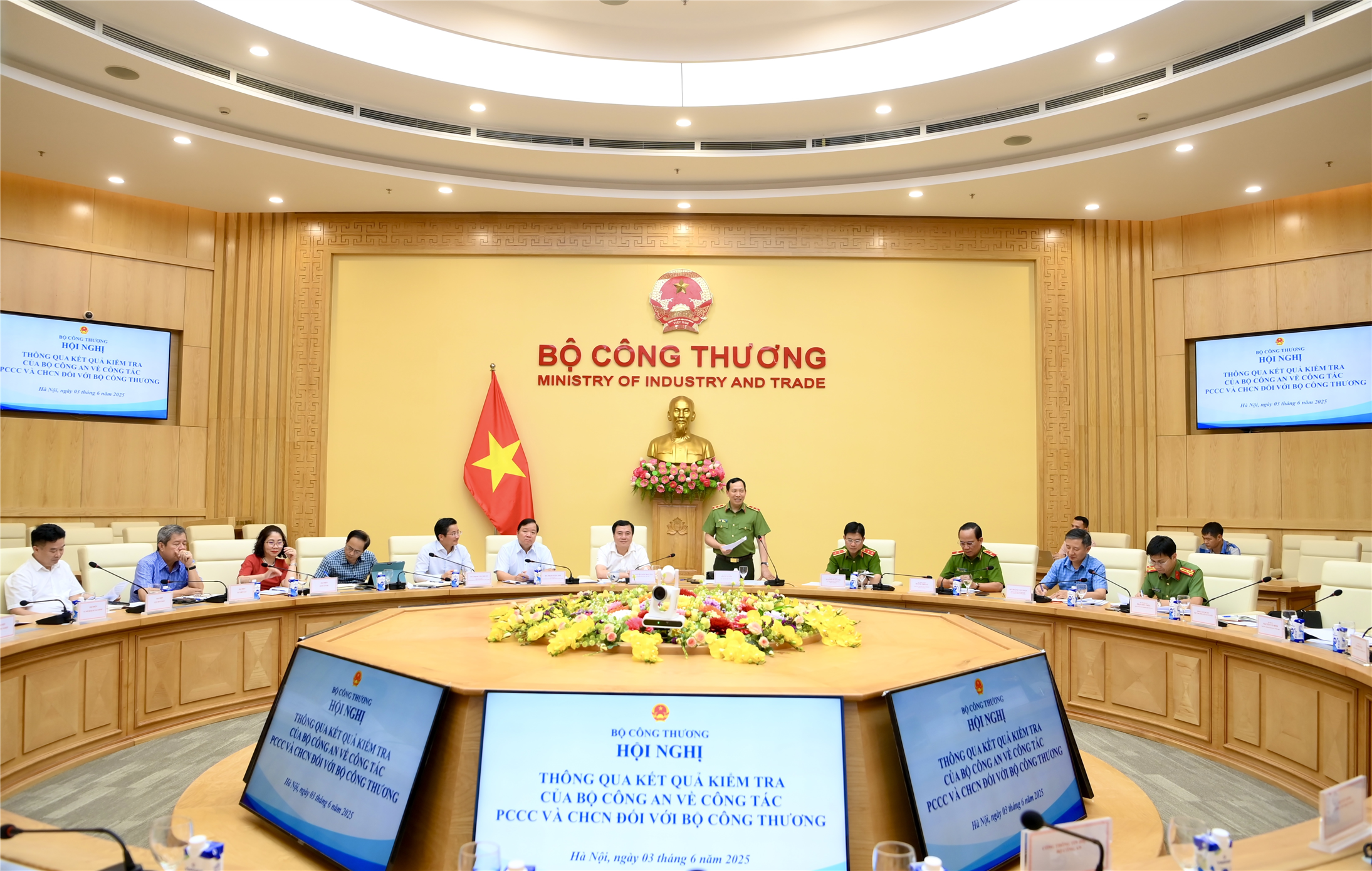 Toàn cảnh Hội nghị.