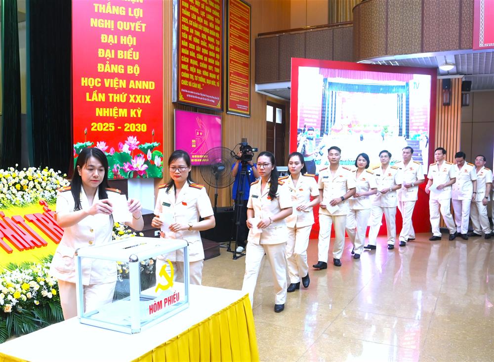 Các đại biểu bầu Ban Chấp hành Đảng bộ Học viện ANND nhiệm kỳ 2025-2030.