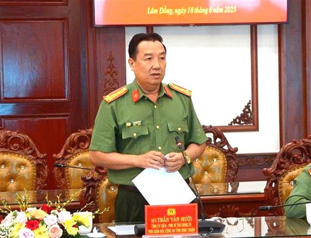 Đại tá Trần Văn Mười, Phó Giám đốc Công an tỉnh Bình Thuận phát biểu tại buổi làm việc.