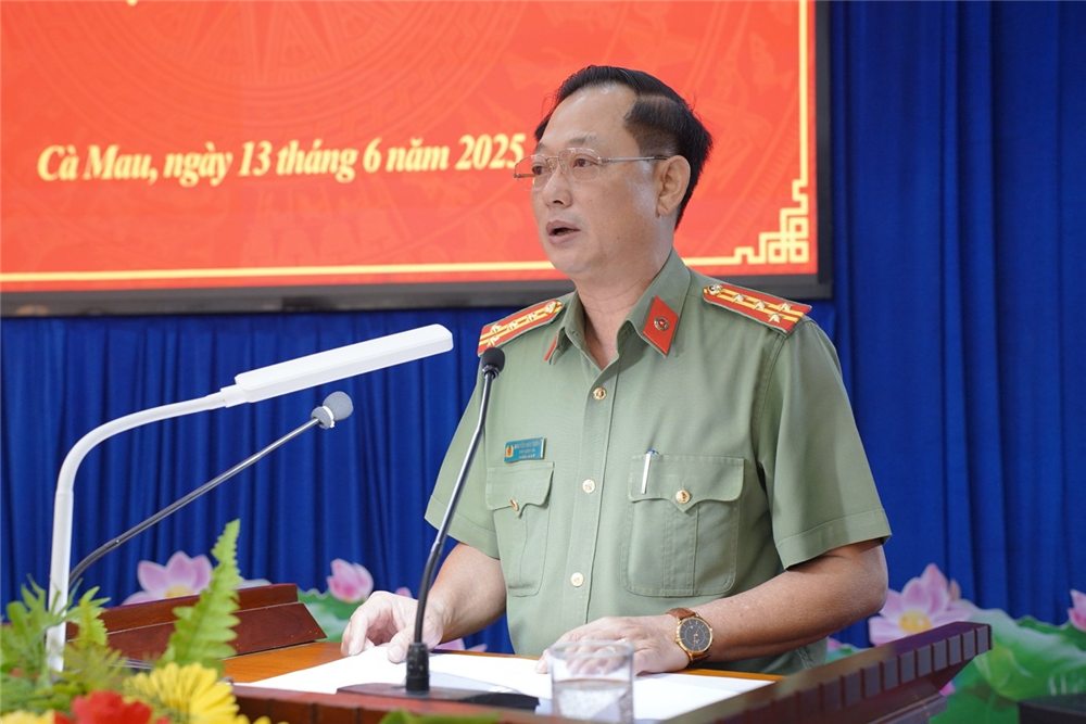 Đại tá Nguyễn Phúc Cường, Phó Giám đốc Công an tỉnh Cà Mau phát biểu tại Hội nghị.