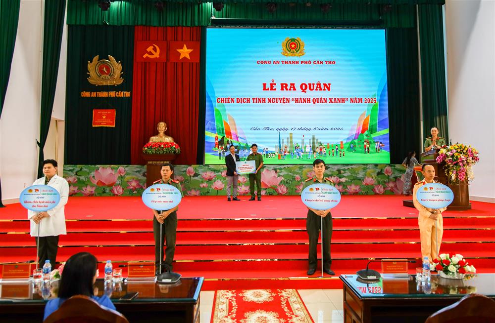 Bệnh viện Mắt Sài Gòn Cần Thơ trao tặng 02 suất phẫu thuật cận thị.