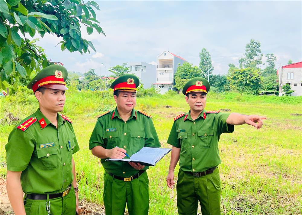 Công an Phường Xuân Hòa tiến hành khảo sát thực tế tại những địa điểm phức tạp trên địa bàn phường.