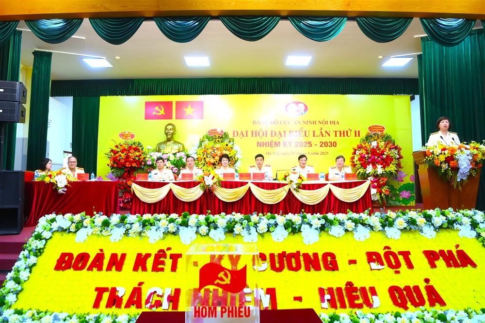 Đoàn Chủ tịch điều hành Đại hội.