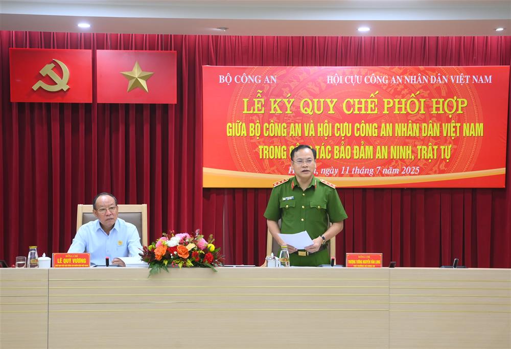 Thứ trưởng Nguyễn Văn Long phát biểu tại buổi Lễ.
