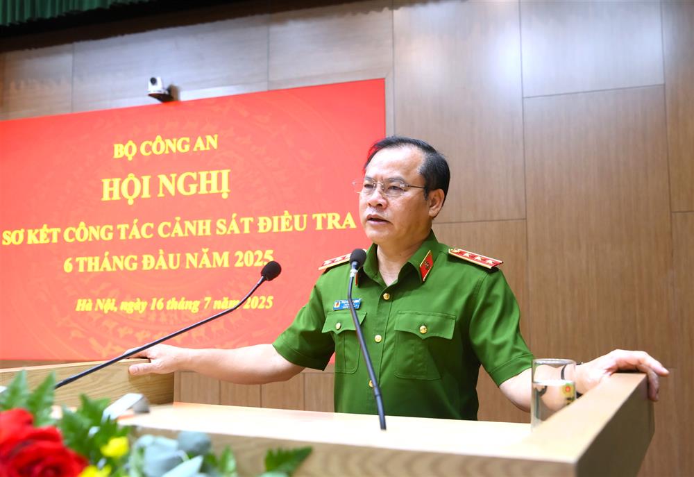 Thứ trưởng Nguyễn Văn Long phát biểu kết luận Hội nghị.