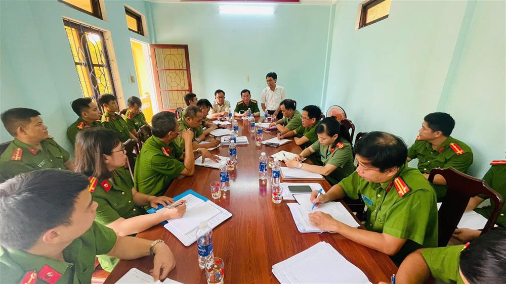 Ban Giám đốc Công an thành phố kiểm tra, làm việc với Công an xã Lộc An sau khi triển khai chính quyền 2 cấp.