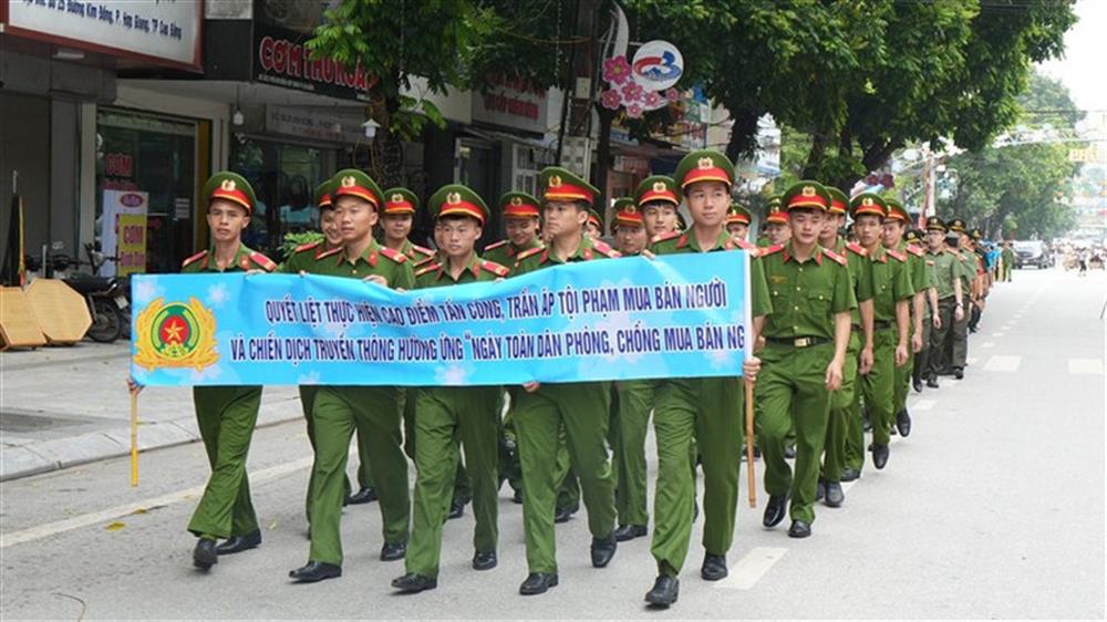 Cán bộ, chiến sỹ Công an tỉnh Cao Bằng diễu hành nâng cao nhận thức về phòng, chống tội phạm MBN..