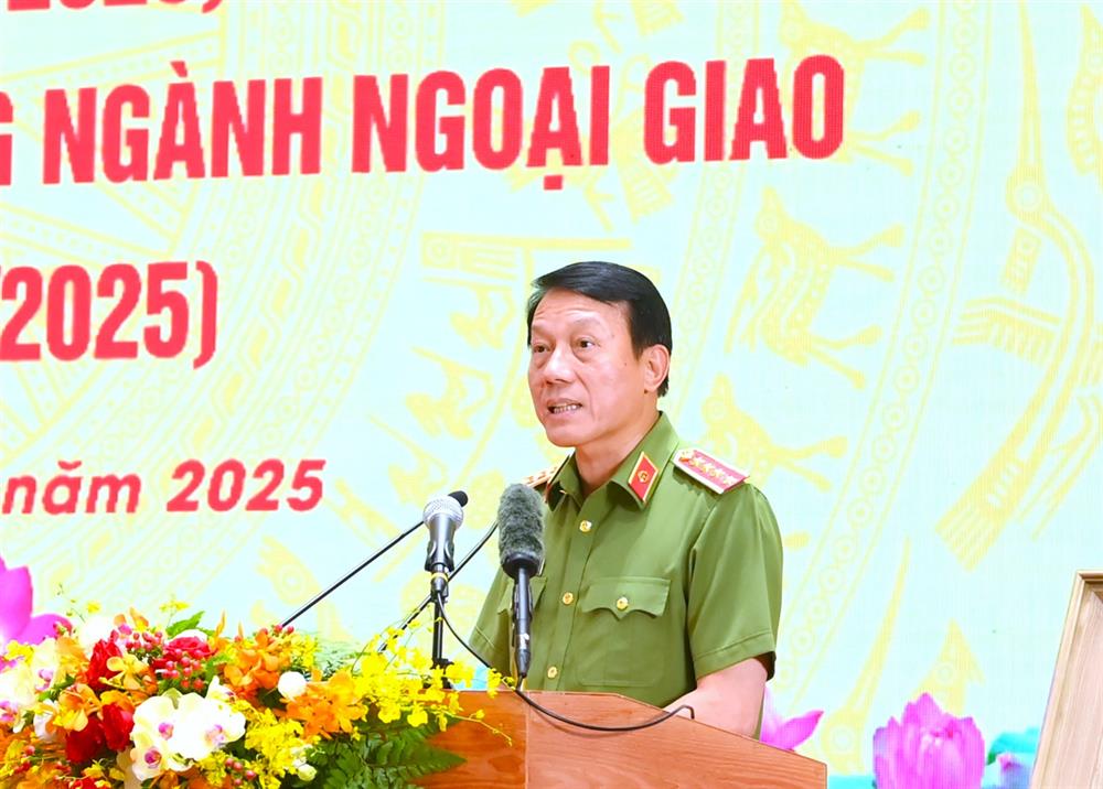 Bộ trưởng Lương Tam Quang phát biểu tại buổi gặp mặt.