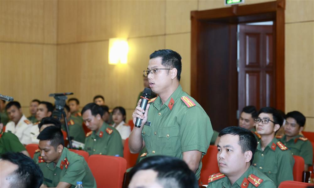 Thiếu tá Vũ Đình Huy, Bí thư Đoàn Công an tỉnh Hòa Bình.