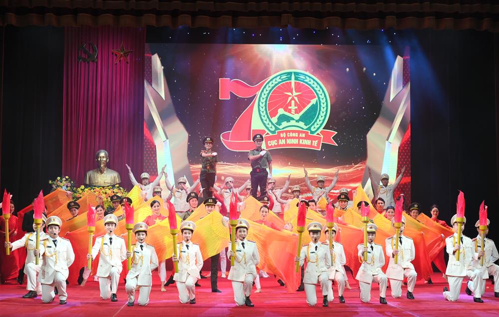 Tiết mục văn nghệ chào mừng tại Lễ kỷ niệm.