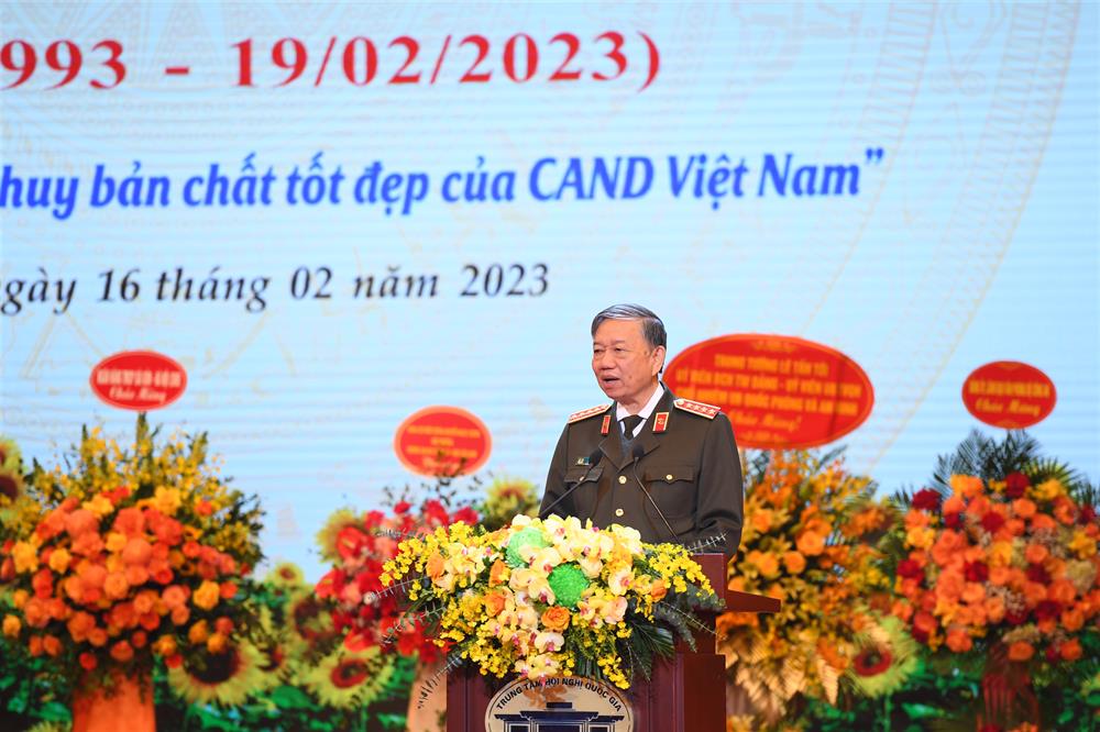 Bộ trưởng Tô Lâm phát biểu chúc mừng CLB tại Lễ kỷ niệm.