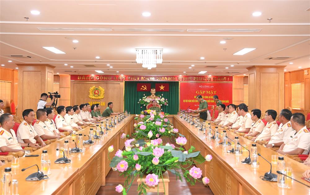 Toàn cảnh buổi gặp mặt.