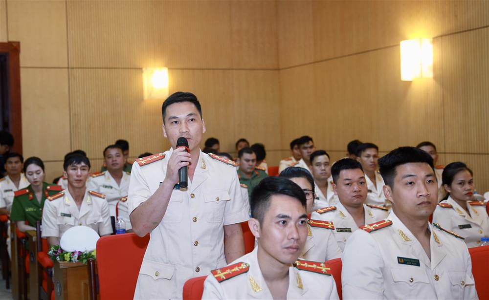 Đại úy Lỳ Bá Lử, Trưởng Công an xã Na Ngoi, huyện Kỳ Sơn, tỉnh Nghệ An