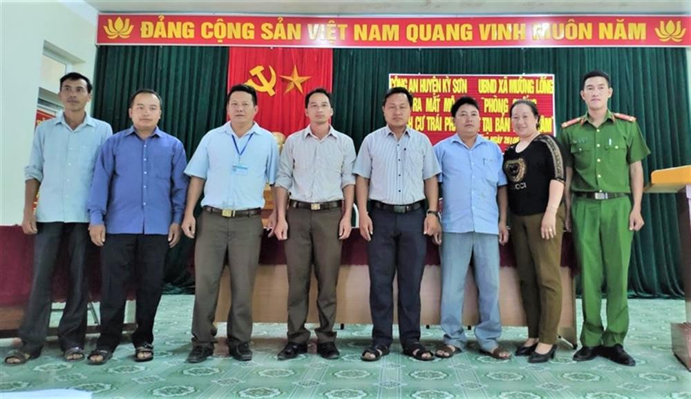 Ra mắt mô hình “phòng, chống di dịch cư trái pháp luật”tại xã Mường Lống, huyện Kỳ Sơn.