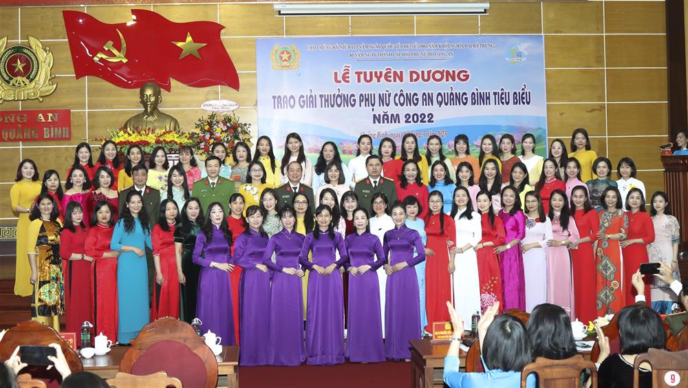 Xây dựng, phát triển vững chắc đội ngũ cán bộ nữ tương xứng với vai trò to lớn của phụ nữ là yêu cầu khách quan, là nội dung quan trọng trong chiến lược công tác xây dựng lực lượng của Công an tỉnh Quảng Bình.
