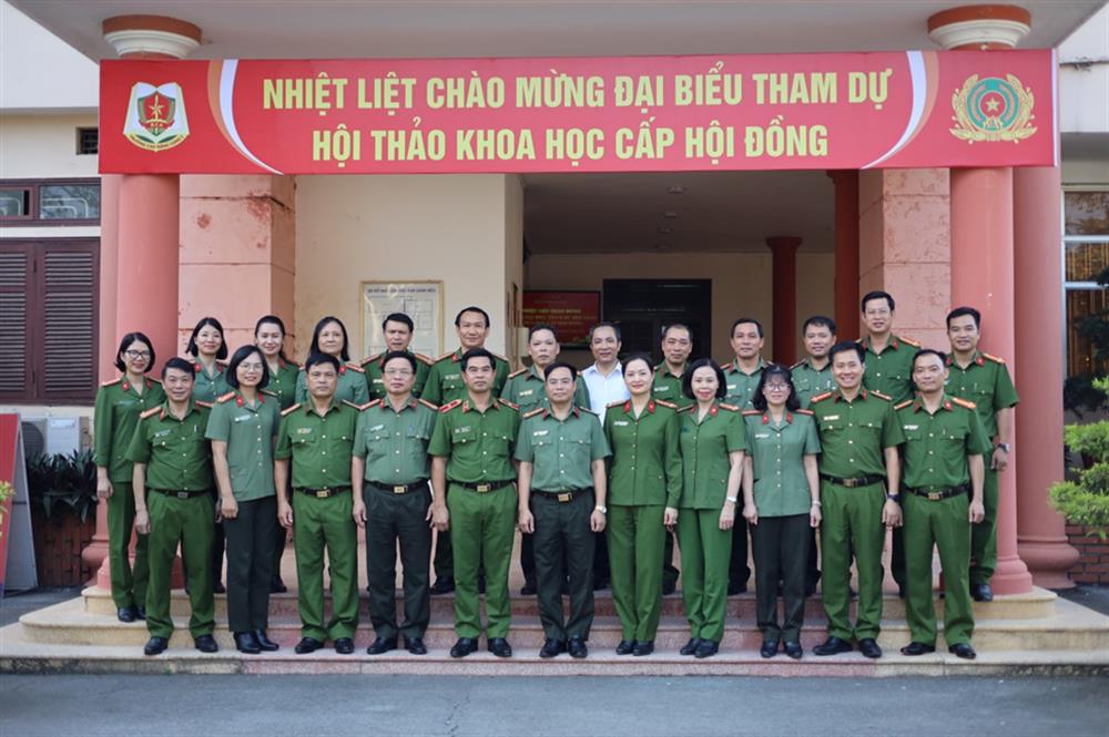 Các đại biểu dự hội thảo.