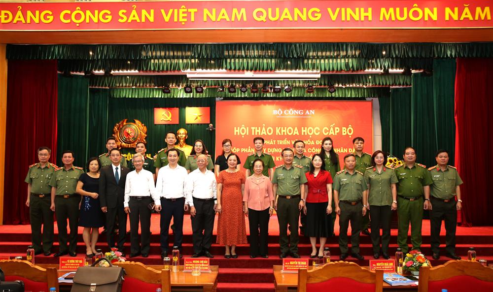 Các đại biểu tại Hội thảo.