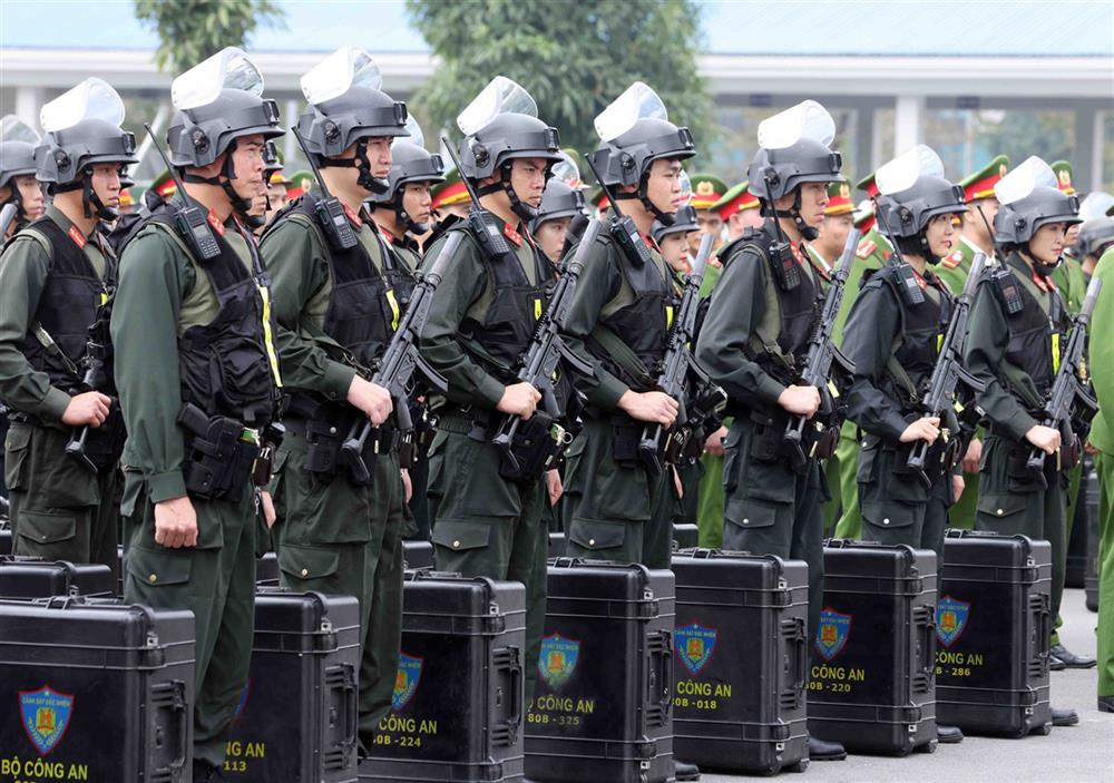Bộ Tư lệnh phải điều quân đi khắp mọi miền đất nước để trực chiến, ứng phó với mọi tình huống xảy ra.