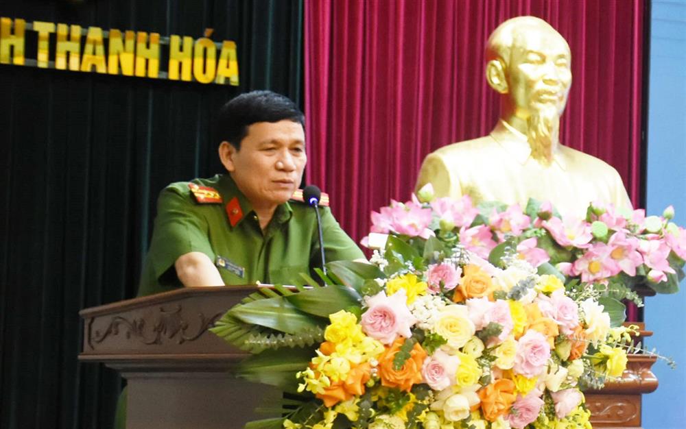 Đại tá Dương Văn Tiến, Phó Giám đốc Công an tỉnh phát biểu tại Hội nghị.