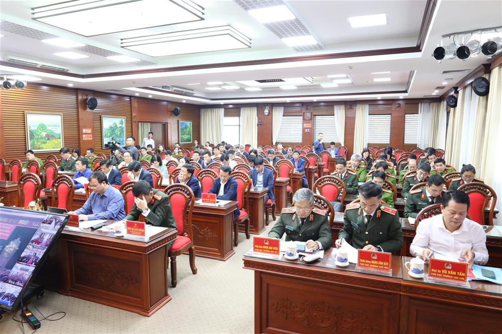 Các đại biểu tham dự buổi làm việc.