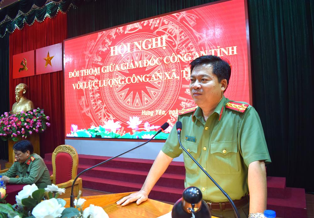 Đồng chí Giám đốc Công an tỉnh phát biểu tại hội nghị.