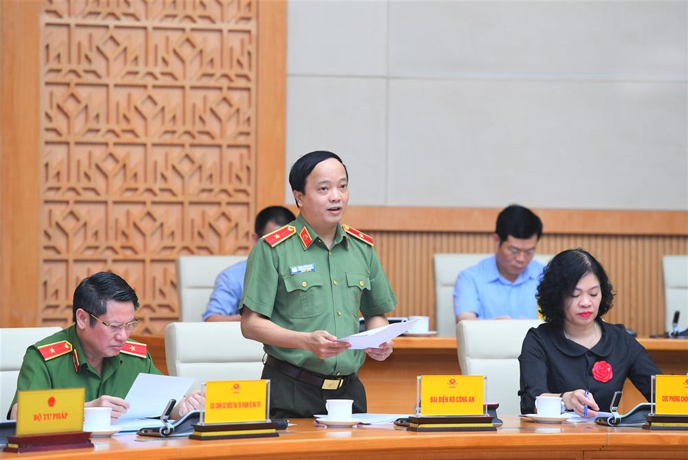 Thiếu tướng Đặng Hồng Đức, Chánh Văn phòng Bộ Công an báo cáo tóm tắt kết quả công tác phòng, chống ma túy năm 2022.