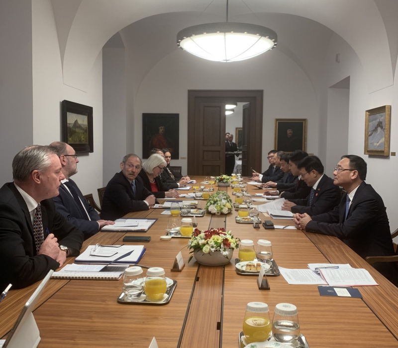 Đoàn đại biểu cấp cao Bộ Công an Việt Nam làm việc với Bộ Nội vụ Hungary.