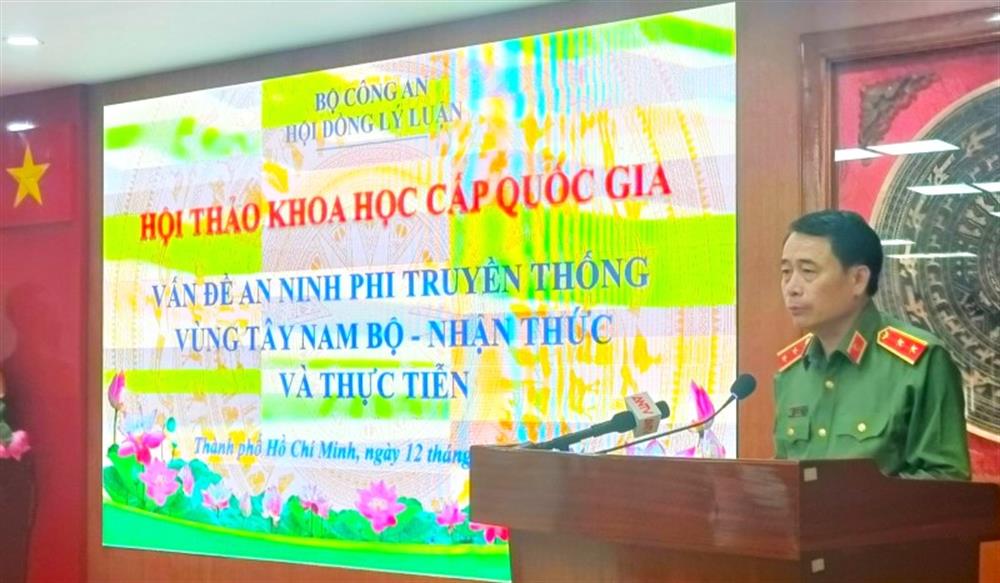 Thứ trưởng Lê Quốc Hùng chủ trì Hội thảo.