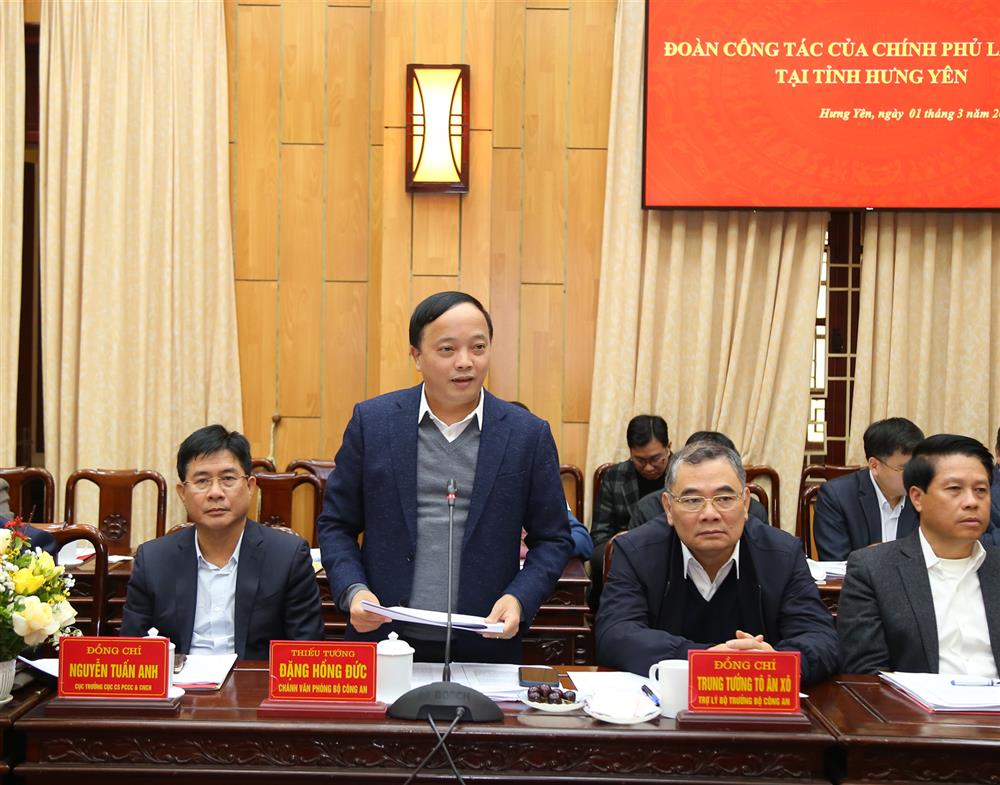 Thiếu tướng Đặng Hồng Đức, Chánh Văn phòng Bộ Công an phát biểu tại buổi làm việc.