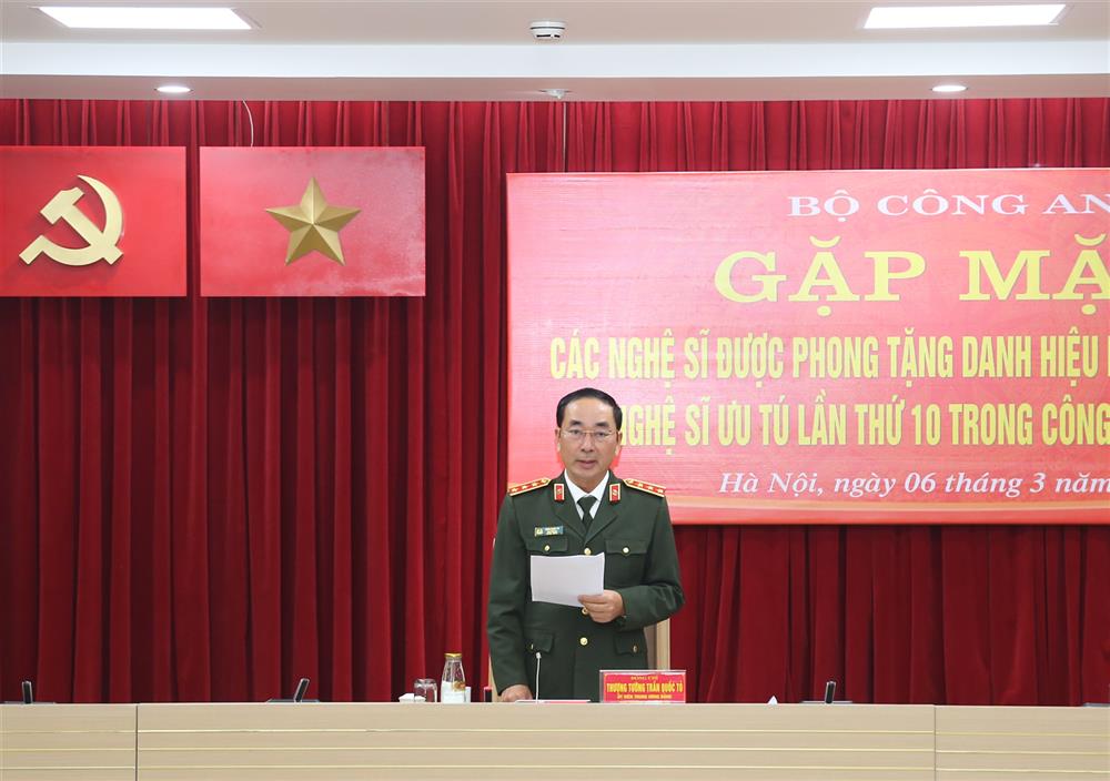 Thứ trưởng Trần Quốc Tỏ phát biểu tại buổi gặp mặt.