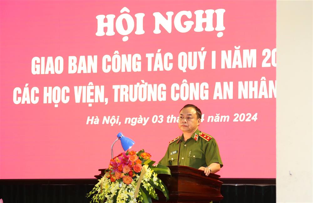 Trung tướng Lê Quang Bốn, Hiệu trưởng Trường Đại học Phòng cháy, chữa cháy phát biểu tại Hội nghị.