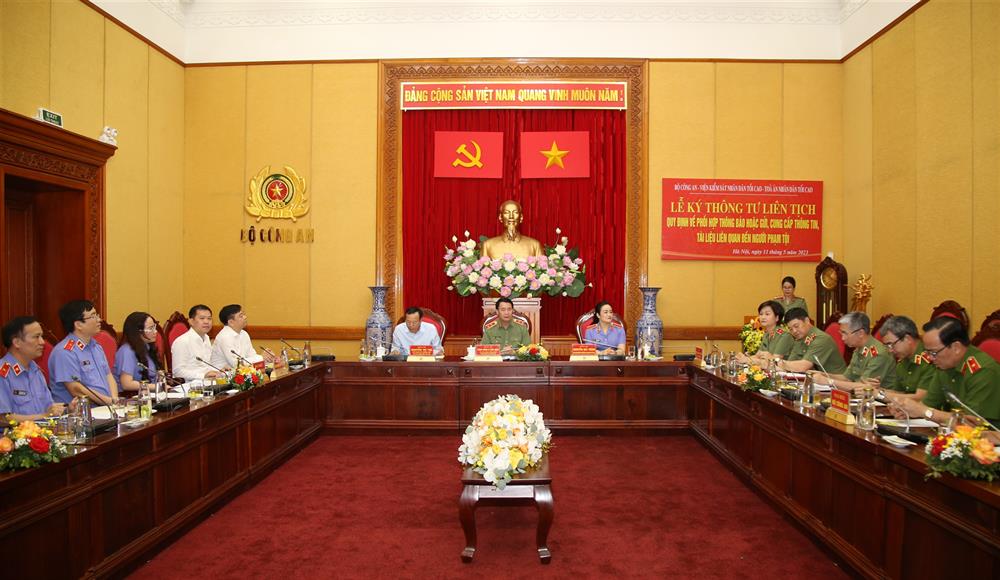 Các đại biểu dự buổi Lễ.