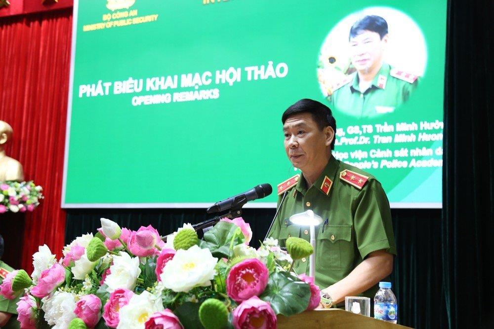 Trung tướng, GS.TS Trần Minh Hưởng, Giám đốc Học viện CSND phát biểu tại Hội thảo.
