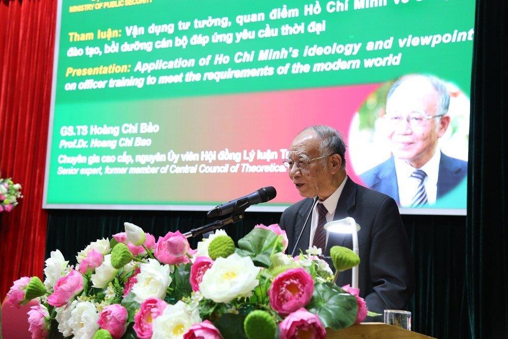 GS.TS Hoàng Chí Bảo, chuyên gia cao cấp tham luận tại Hội thảo.