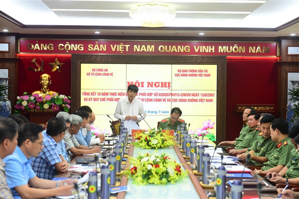 Đồng chí Đinh Việt Thắng phát biểu tại Hội nghị.
