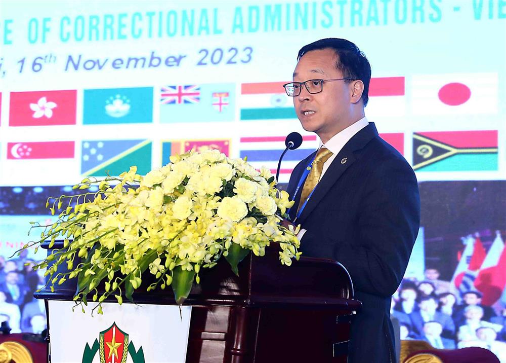 Ông Wang Kwok-Hing Chúc mừng Cục Cảnh sát quản lý trại giam Việt Nam đã tổ chức thành công Hội nghị APCCA 41.