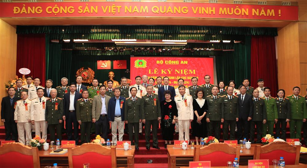 Các đại biểu dự buổi Lễ.
