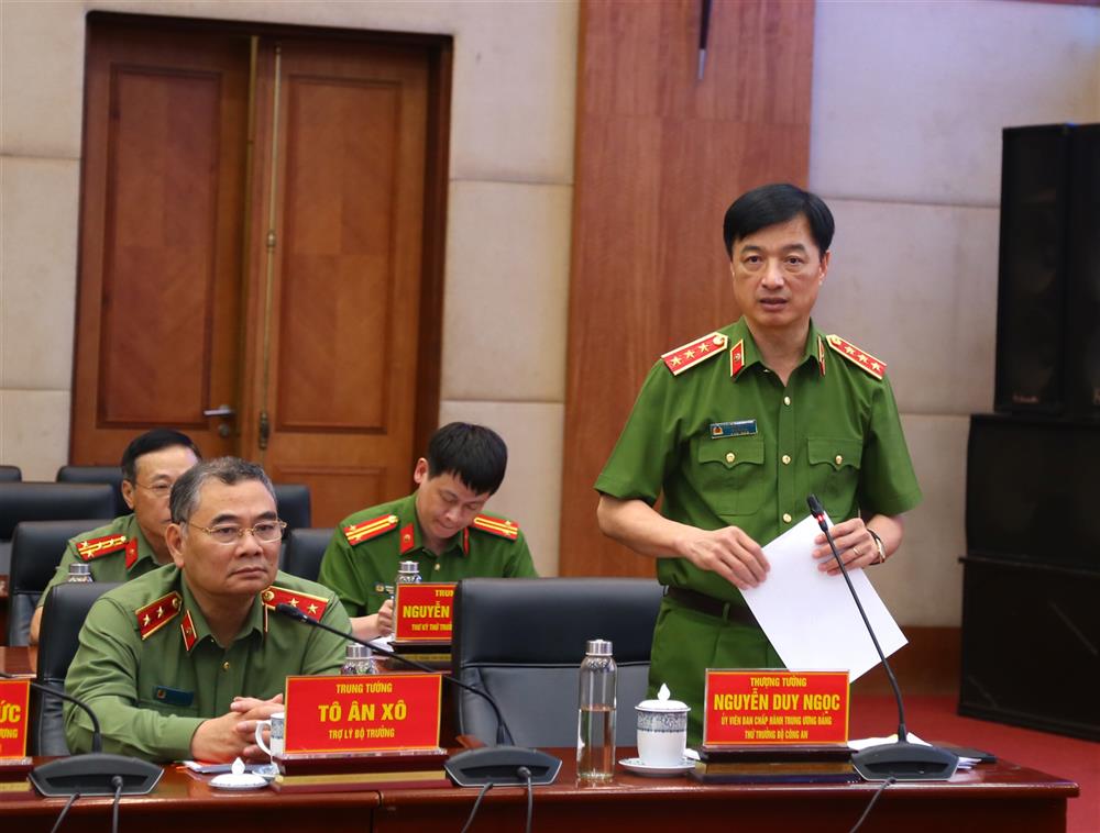 Thứ trưởng Nguyễn Duy Ngọc phát biểu tại buổi làm việc.