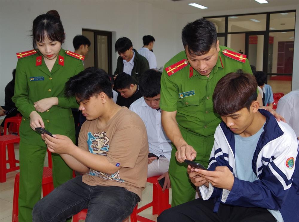 việc ứng dụng công nghệ số trong tuyên truyền, phổ biến pháp luật, tiếp nhận thông tin phòng, chống tội phạm đã góp phần tăng cường công tác trao đổi thông tin trực tiếp, là cầu nối giữa lực lượng chức năng với nhân dân.