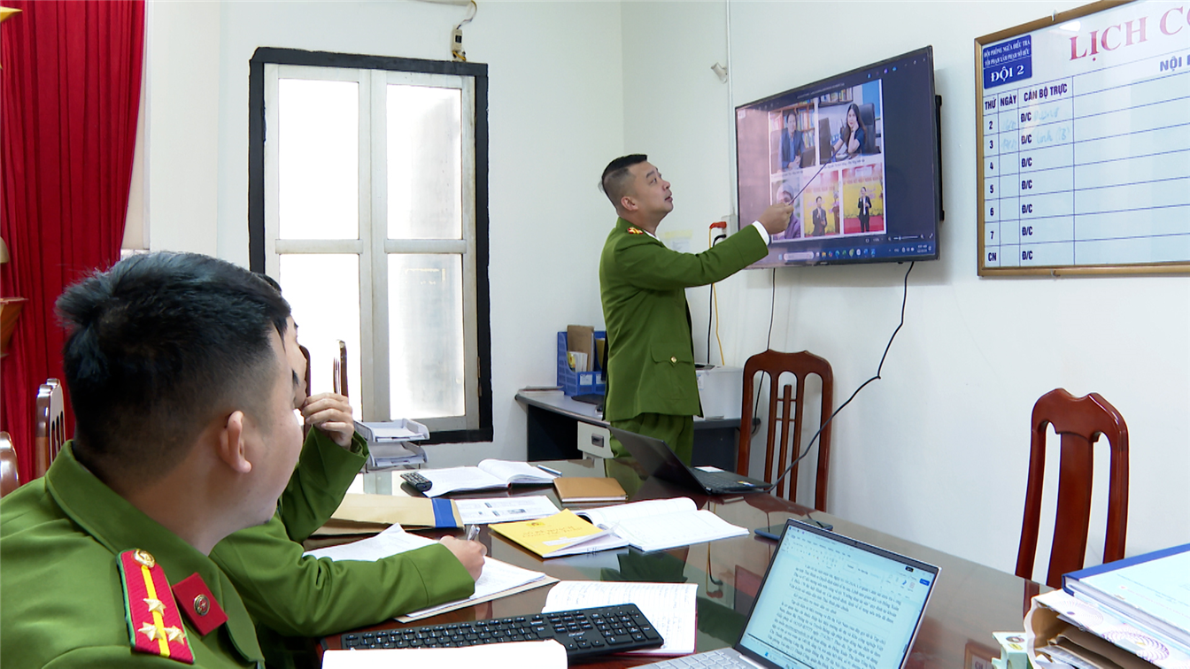 Nghiên cứu tài liệu, khoanh vùng, đấu tranh với các đối tượng trong vụ án.