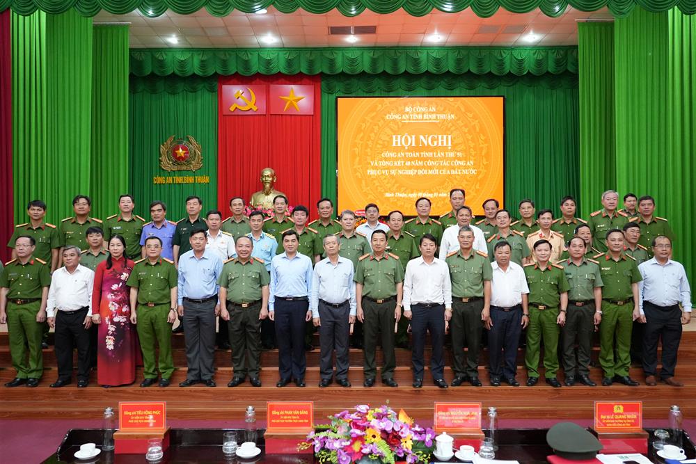 Các đại biểu dự Hội nghị.