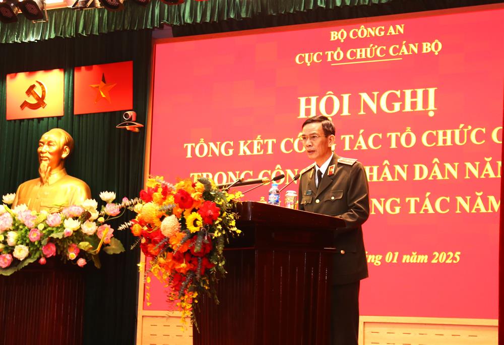 Trung tướng Hoàng Đức Lừng, Cục trưởng Cục Tổ chức cán bộ chủ trì Hội nghị.