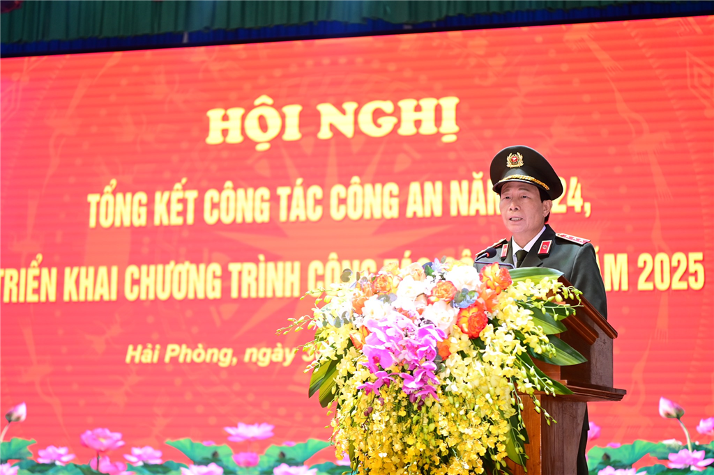 Thứ trưởng Lê Quốc Hùng phát biểu chỉ đạo tại hội nghị.