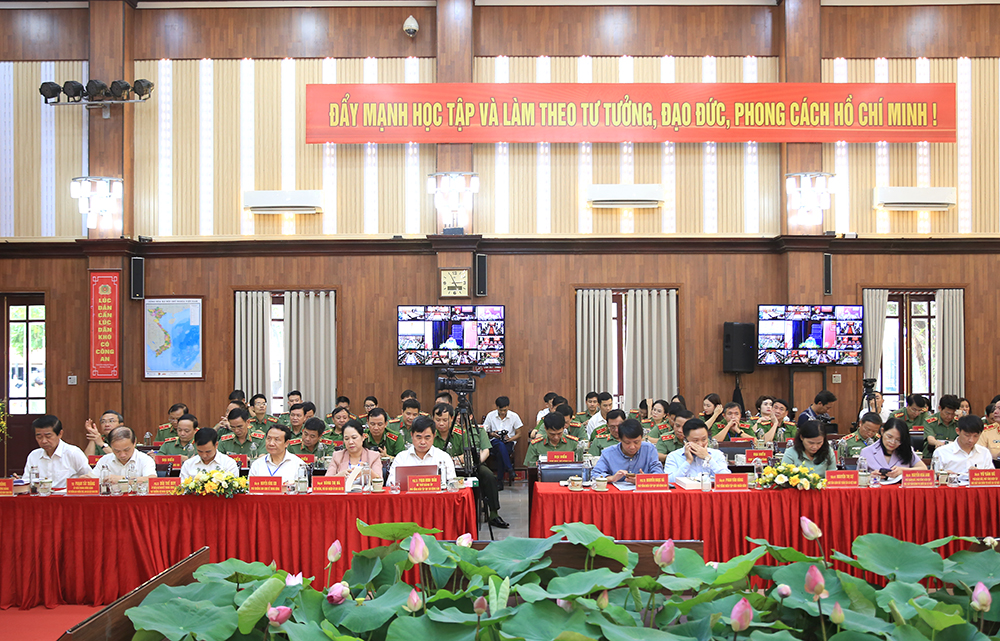 Các đại biểu dự Hội thảo.
