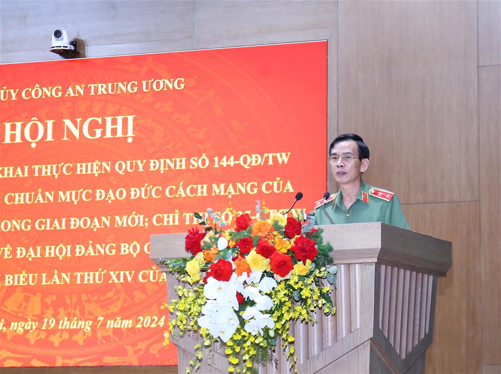 Trung tướng Hoàng Đức Lừng quán triệt tới Hội nghị về Chỉ thị 35.