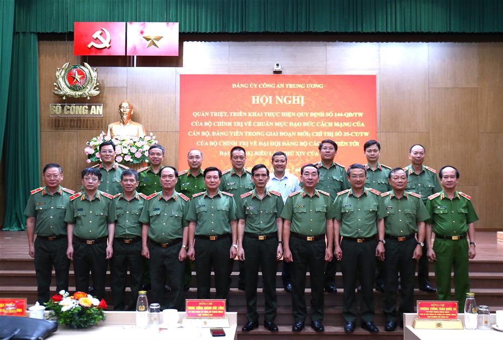 Các đại biểu dự Hội nghị.