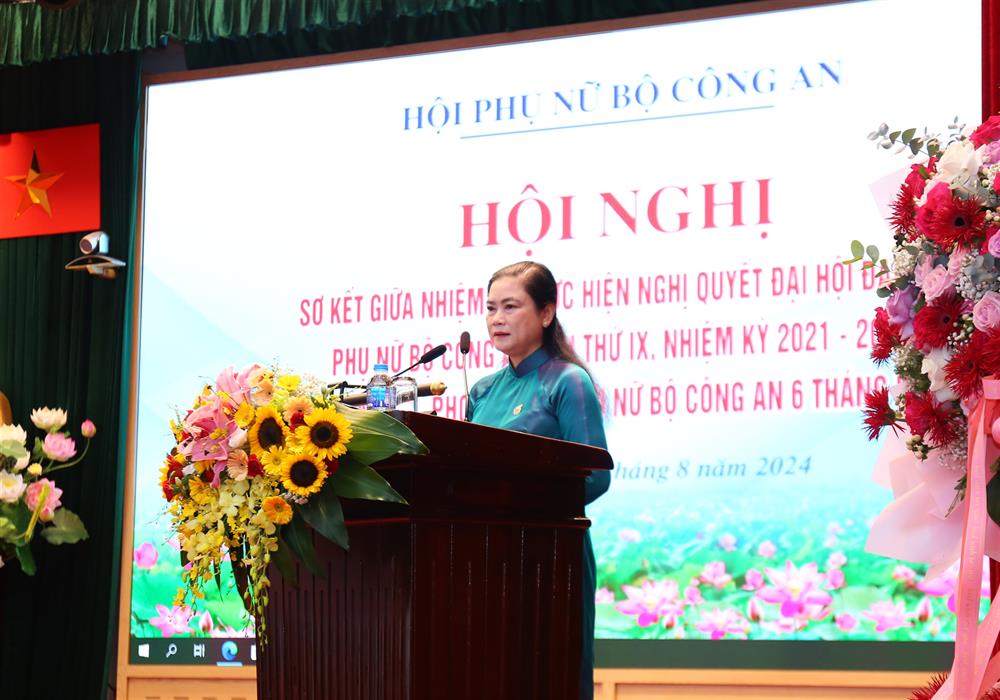 đồng chí Đỗ Thị Thu Thảo, Phó Chủ tịch Thường trực Trung ương Hội Liên hiệp Phụ nữ Việt Nam phát biểu tại Hội nghị.